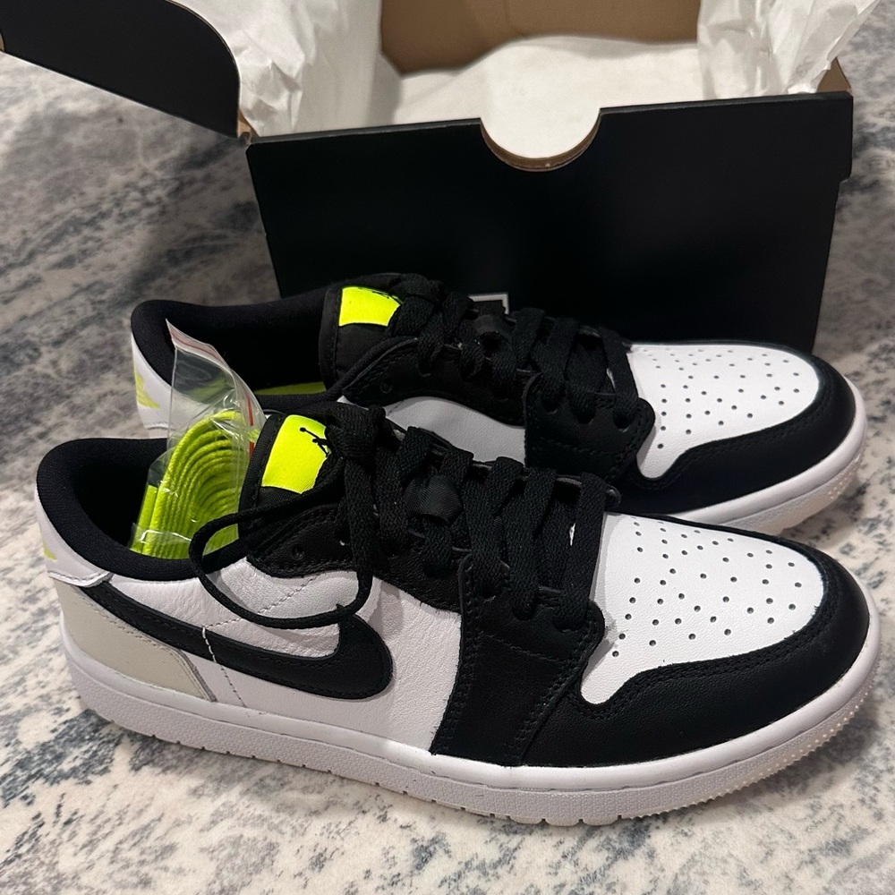 NEW Jordan 1 Retro Low Golf
Phantom Volt
